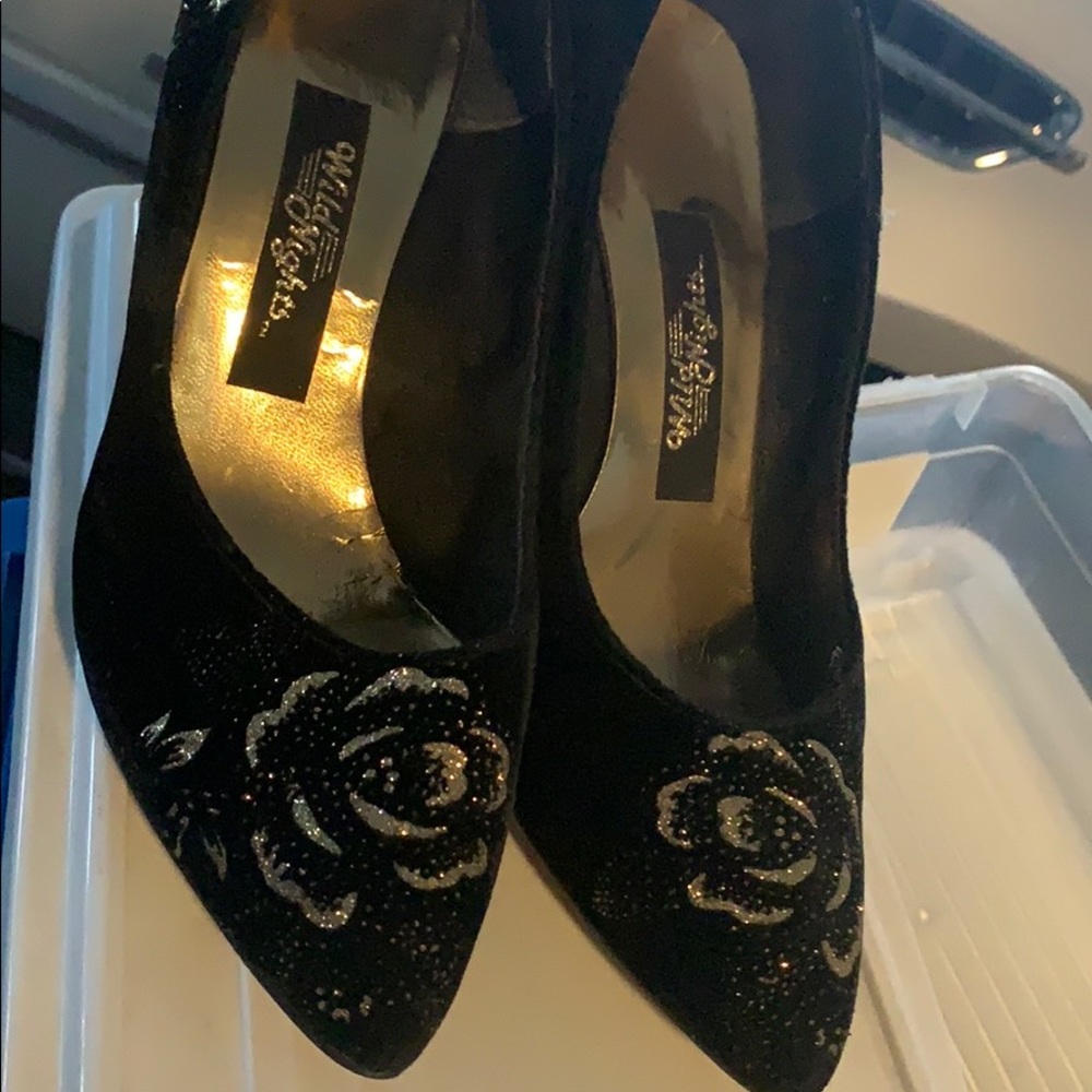 Velvet High Heels - Picture 3 of 3